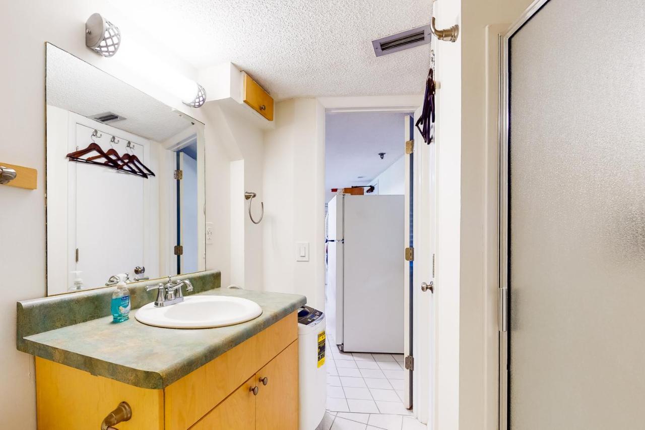 The Commodore Panama City Beach Room photo
