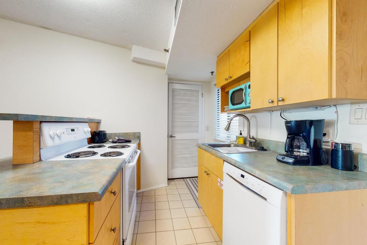 The Commodore Panama City Beach Room photo