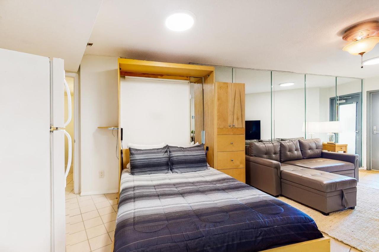 The Commodore Panama City Beach Room photo