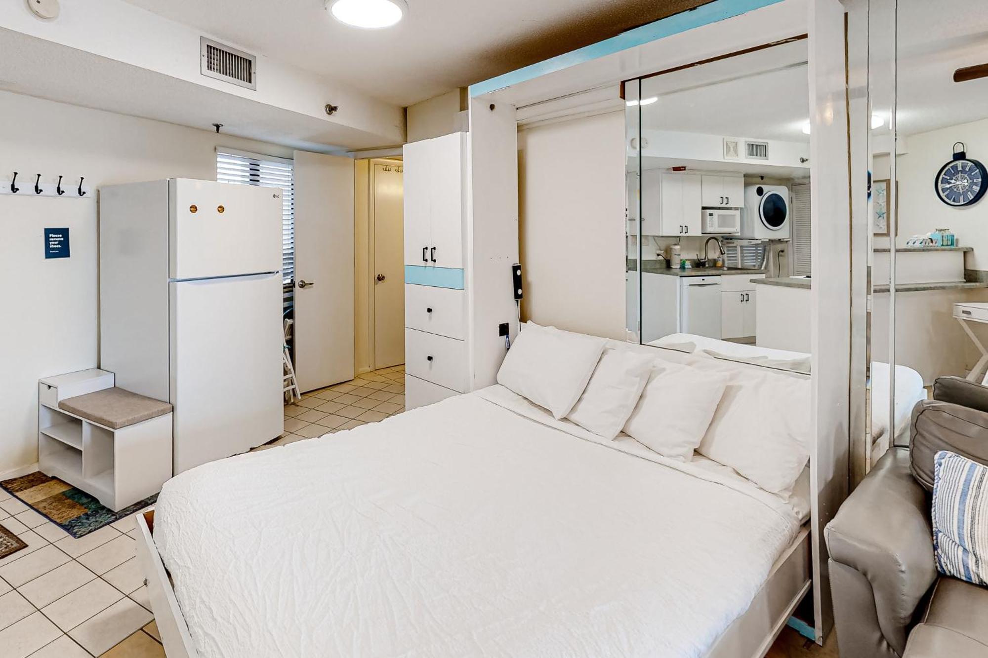 The Commodore Panama City Beach Room photo